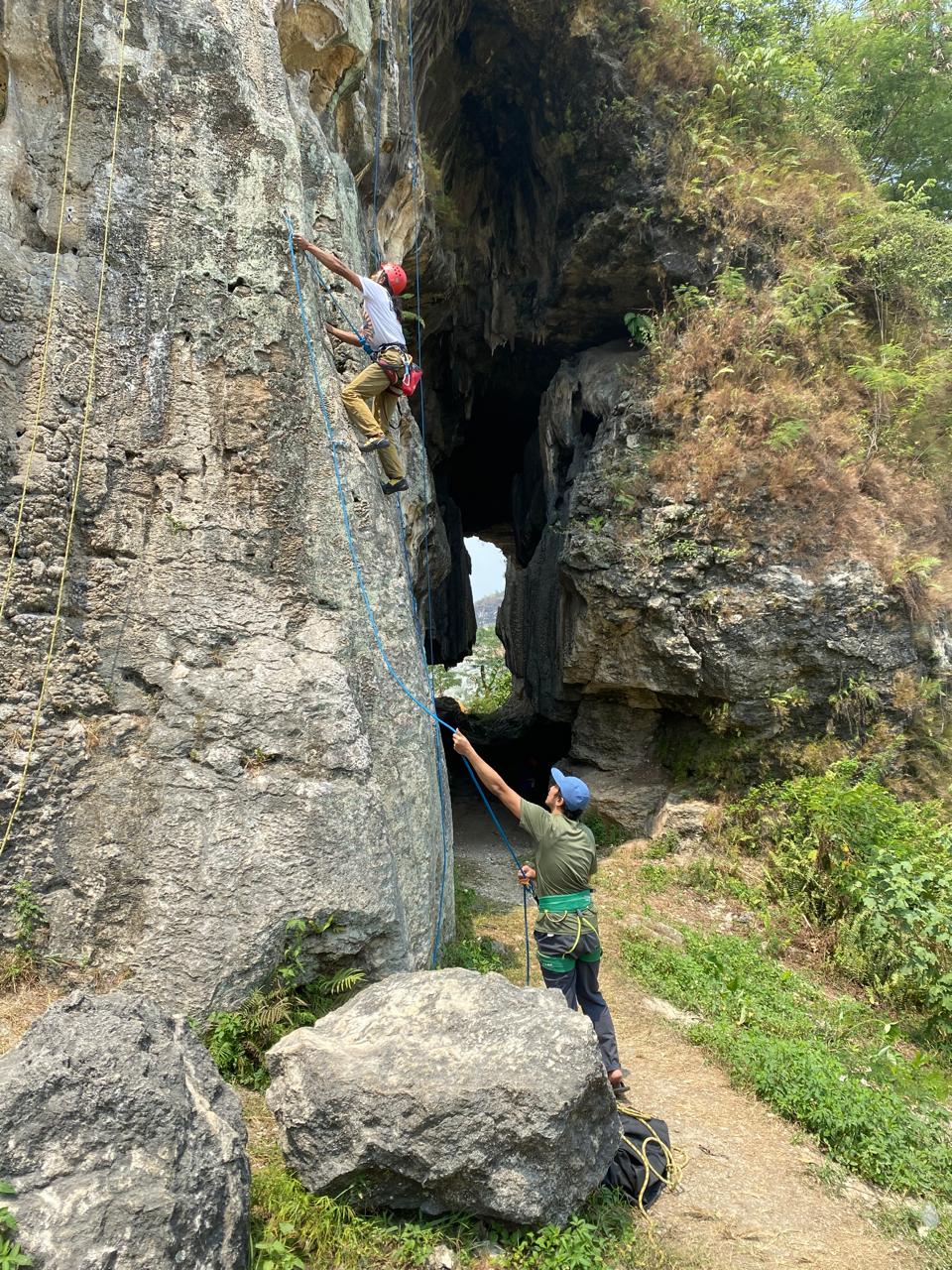 tebing-arpam-klapanunggal-cibinong-fun-climbing